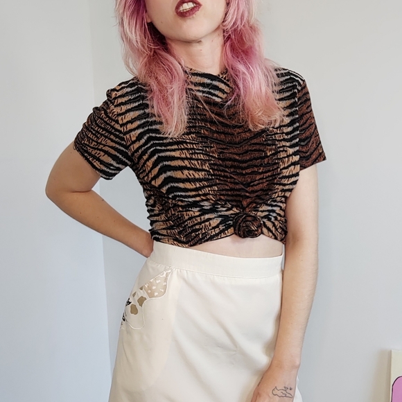 Vintage 80s Skirt (White + Abstract Pocket details) - Picture 8 of 15